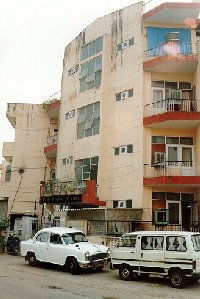 building.jpg (20295 bytes)